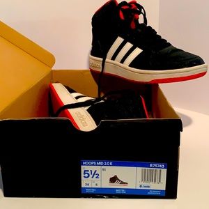 Adidas unisex 5 1/2 basketball sneakers